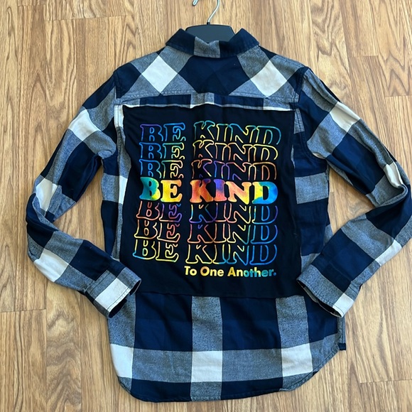 Be Kind Flannel Shirt unisex Size Small S - Picture 2 of 6